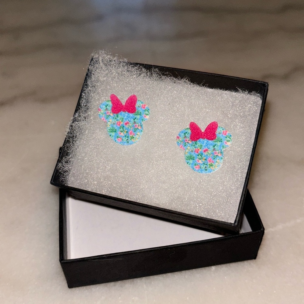 NWT Minnie Mouse Stud Earrings